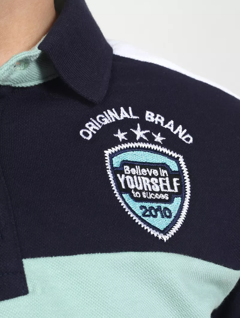 Polo garçon avec badge